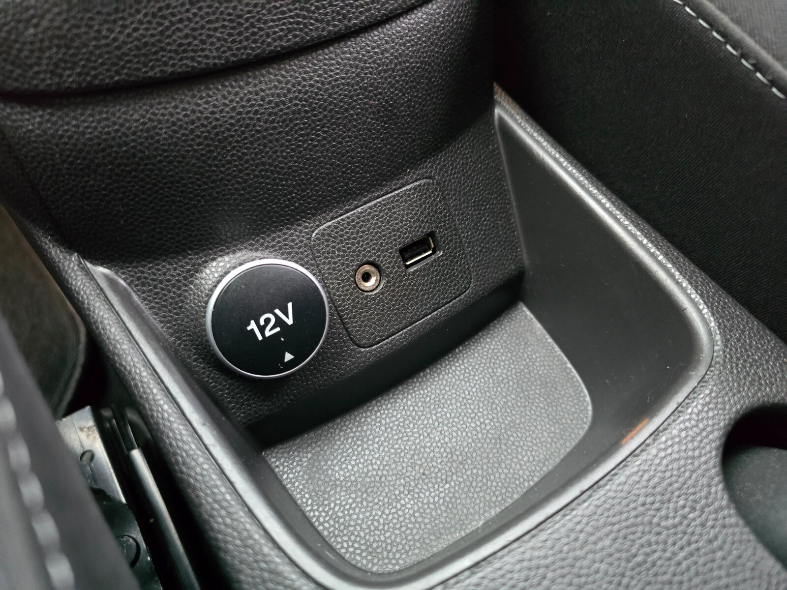2014 Ford Fiesta 138k mi ZETEC 1.0 Petrol - Image 15