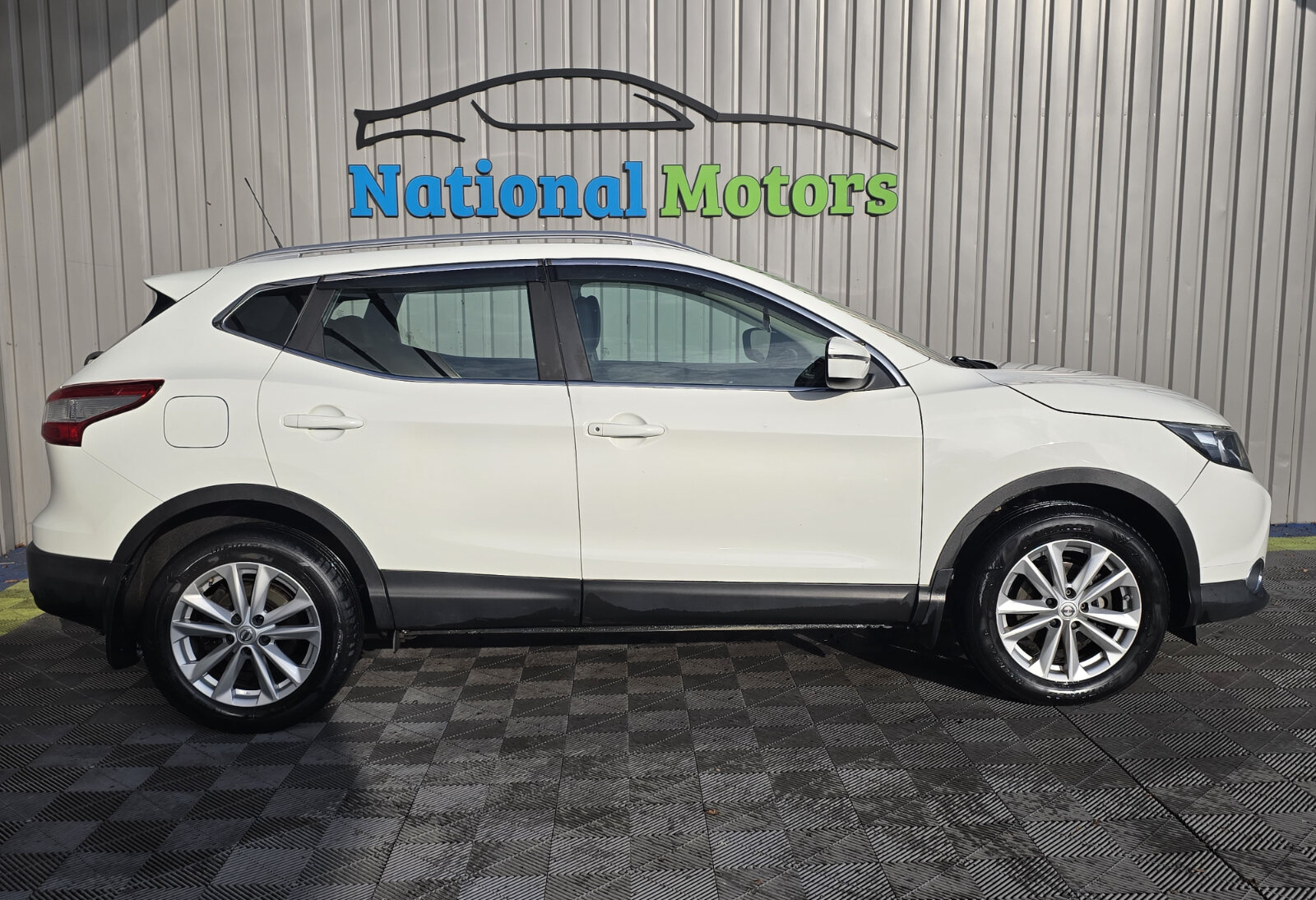 2016 Nissan Qashqai 1.5 Diesel SV - Image 2