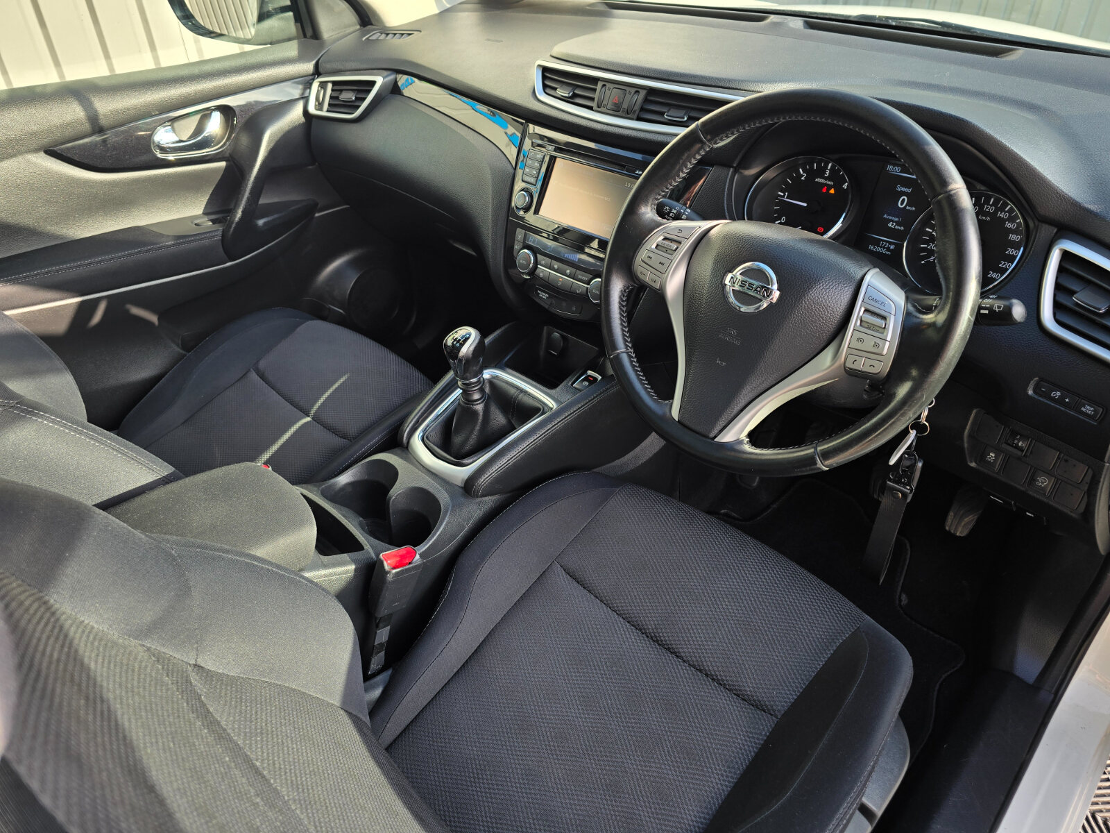 2016 Nissan Qashqai 1.5 Diesel SV - Image 12