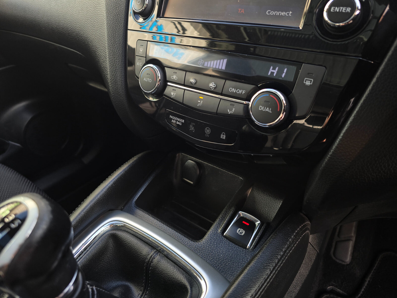 2016 Nissan Qashqai 1.5 Diesel SV - Image 15