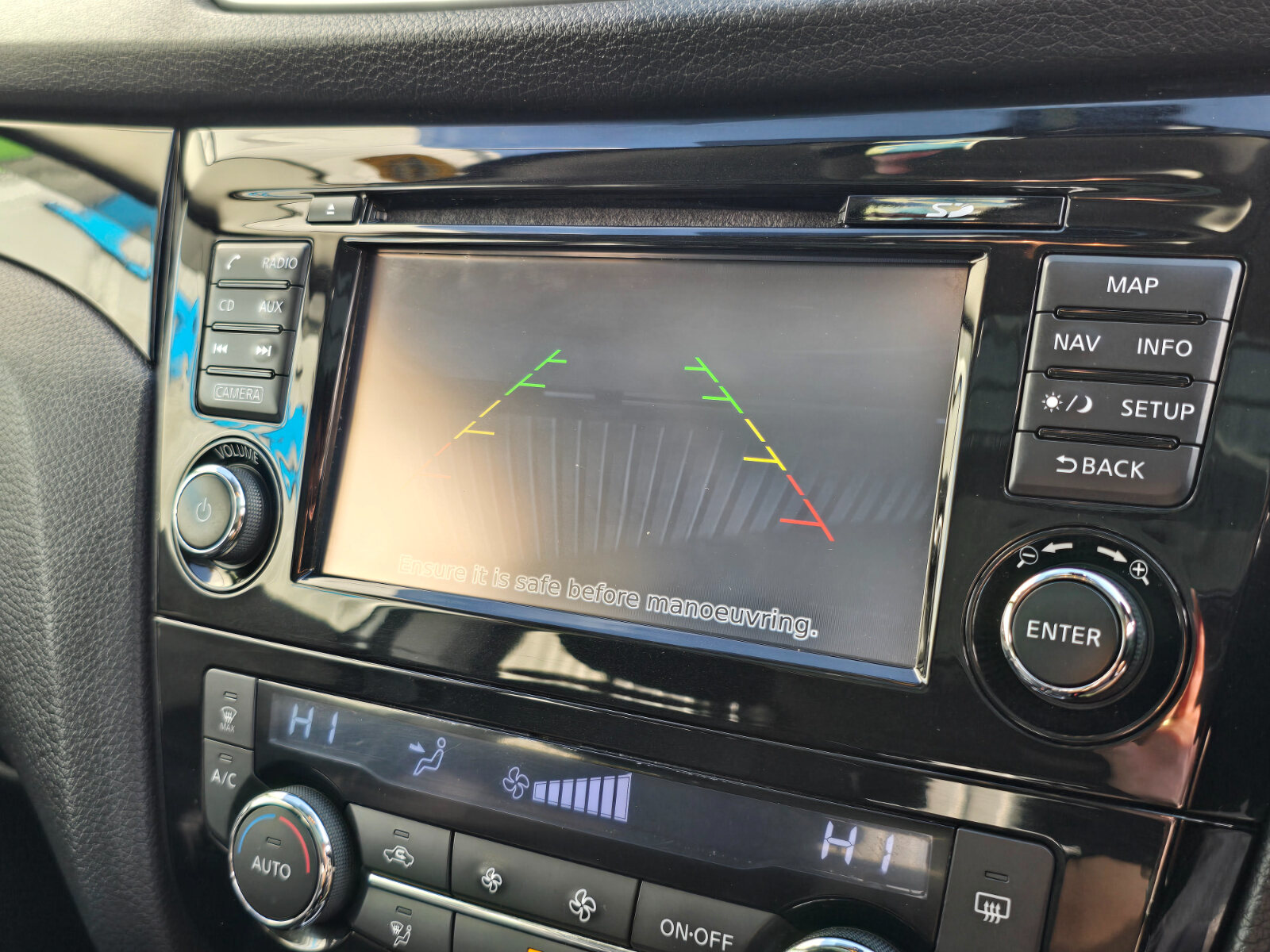 2016 Nissan Qashqai 1.5 Diesel SV - Image 16