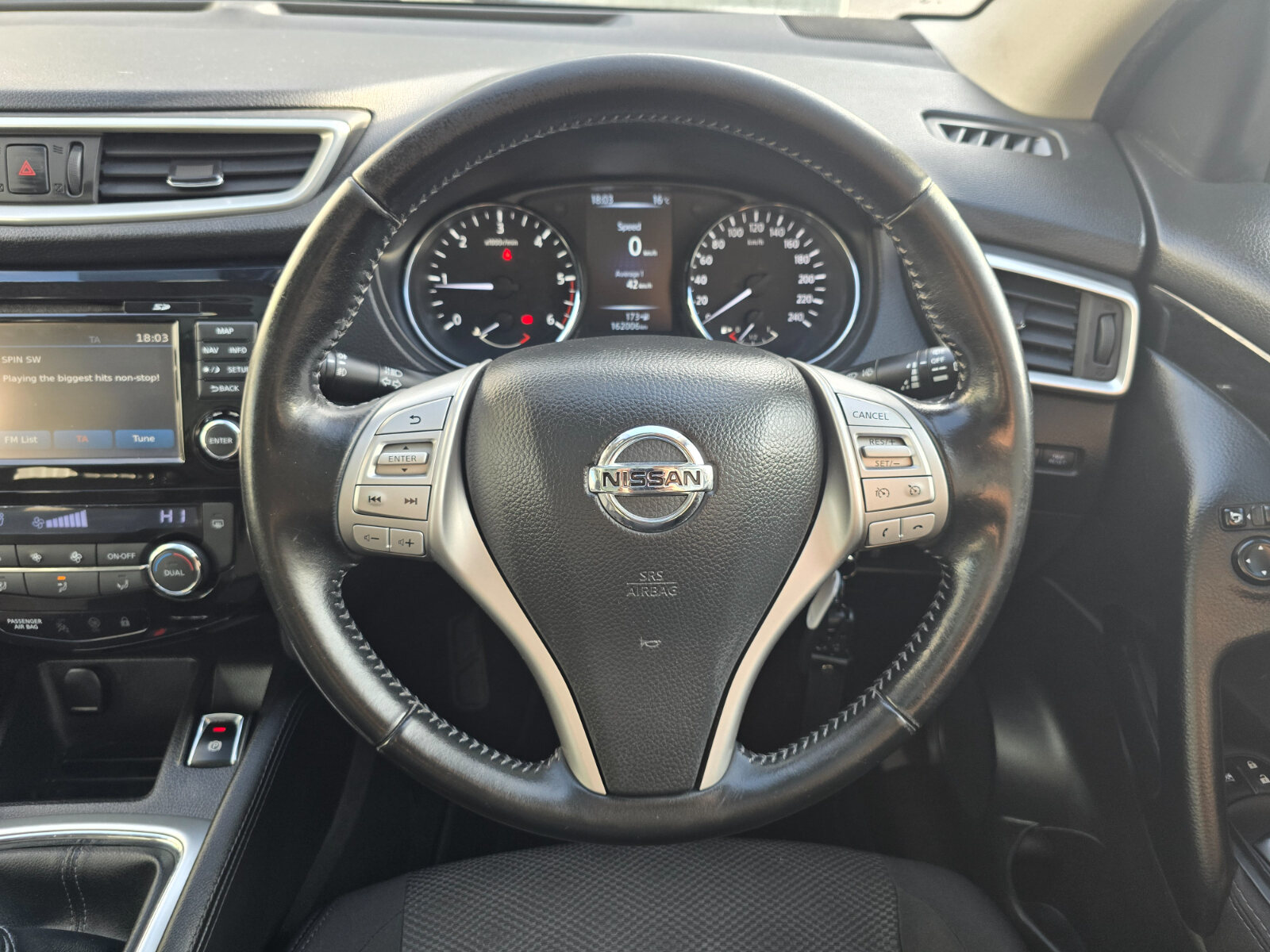 2016 Nissan Qashqai 1.5 Diesel SV - Image 17