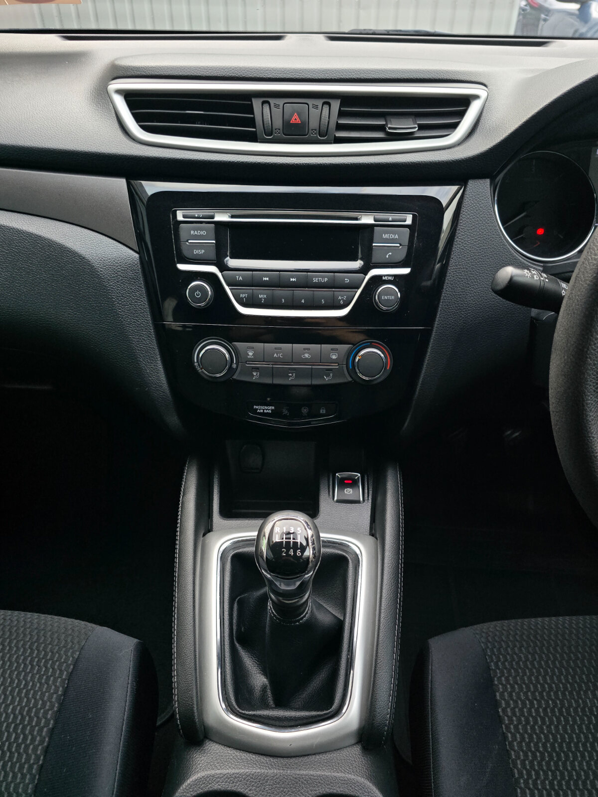 2014 Nissan Qashqai 1.5 Diesel  XE 4DR - Manual - Image 11