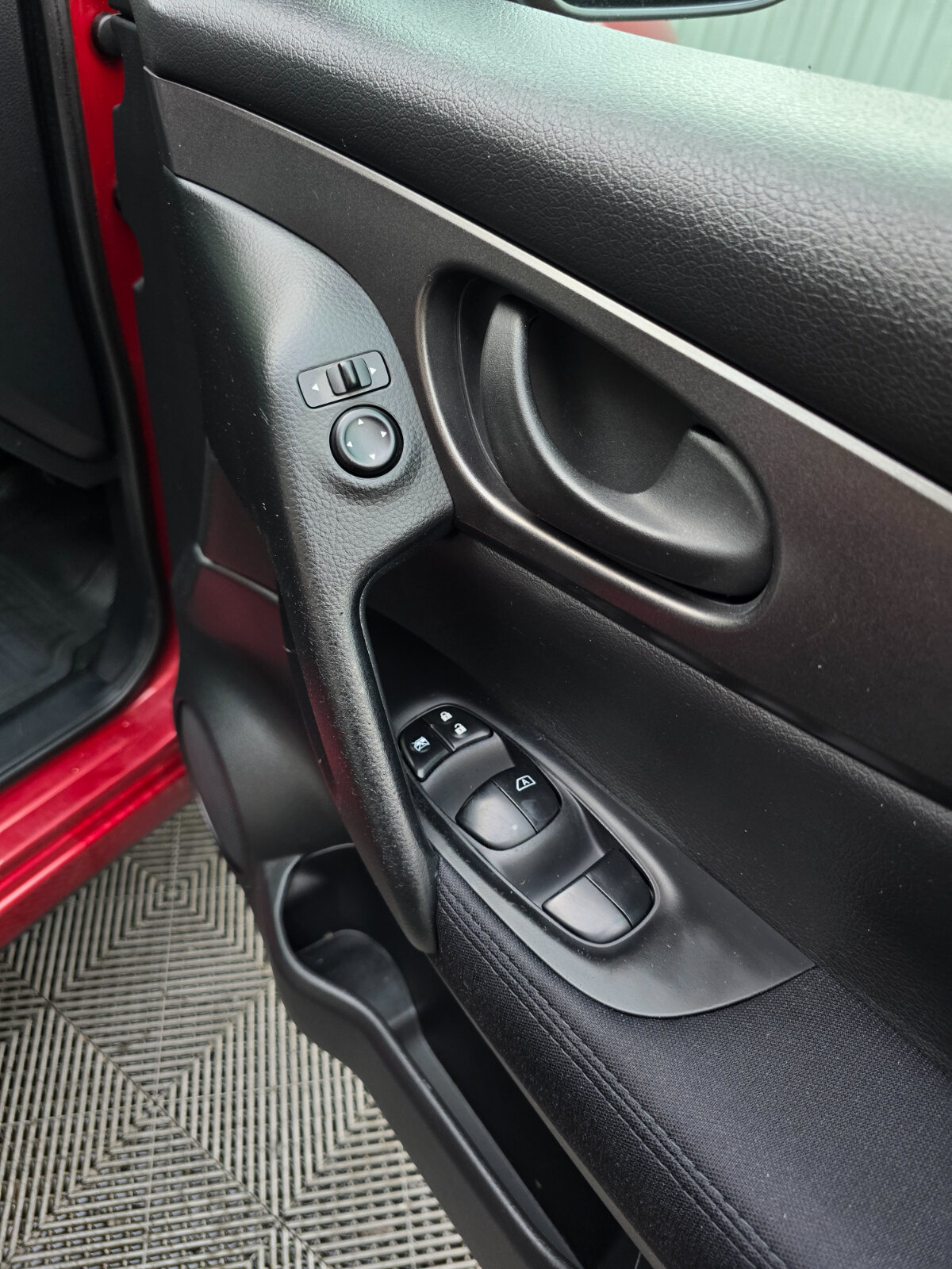 2014 Nissan Qashqai 1.5 Diesel  XE 4DR - Manual - Image 17