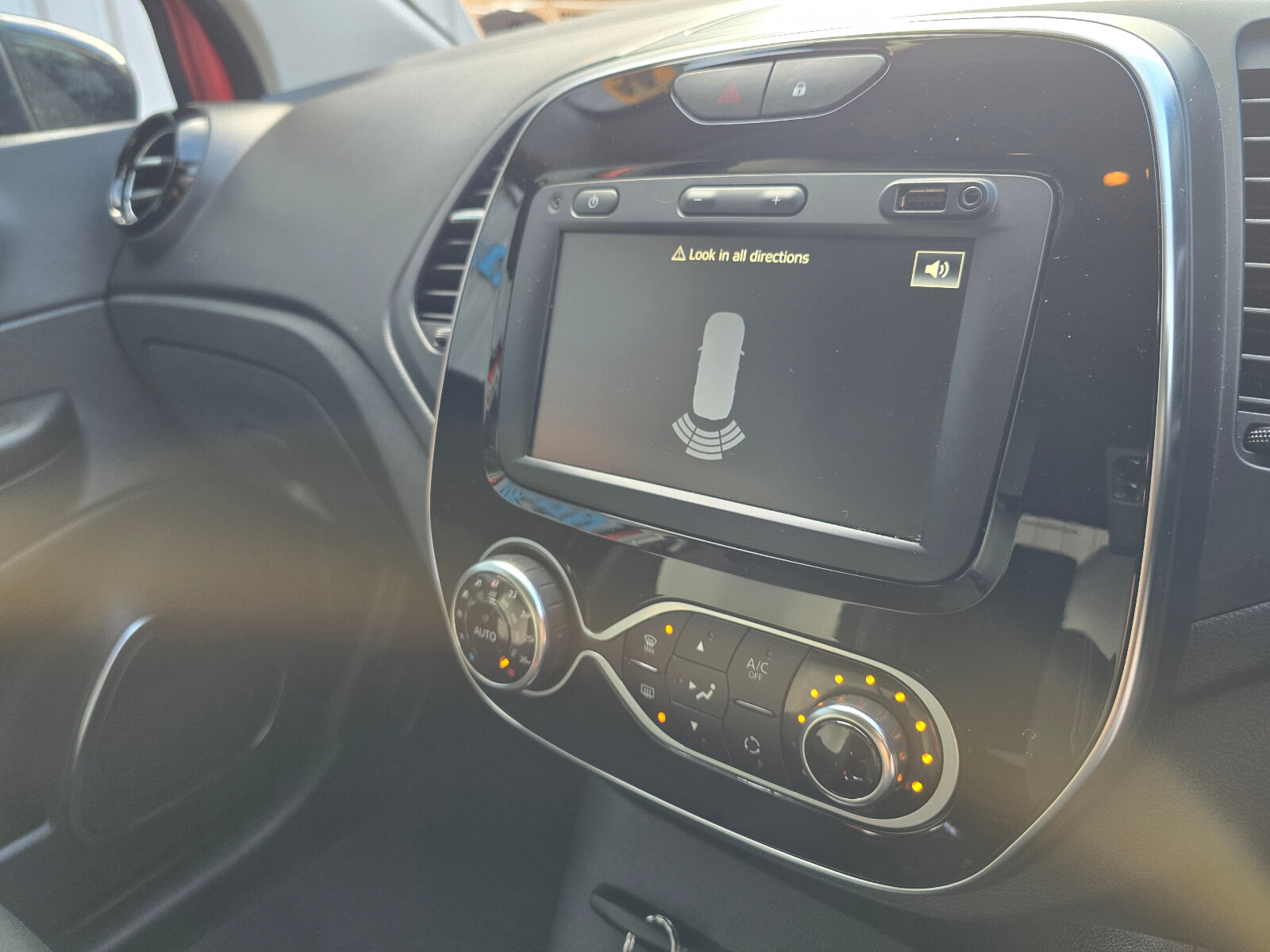 2019 Renault Captur 1.5 dCi ICONIC - Image 13