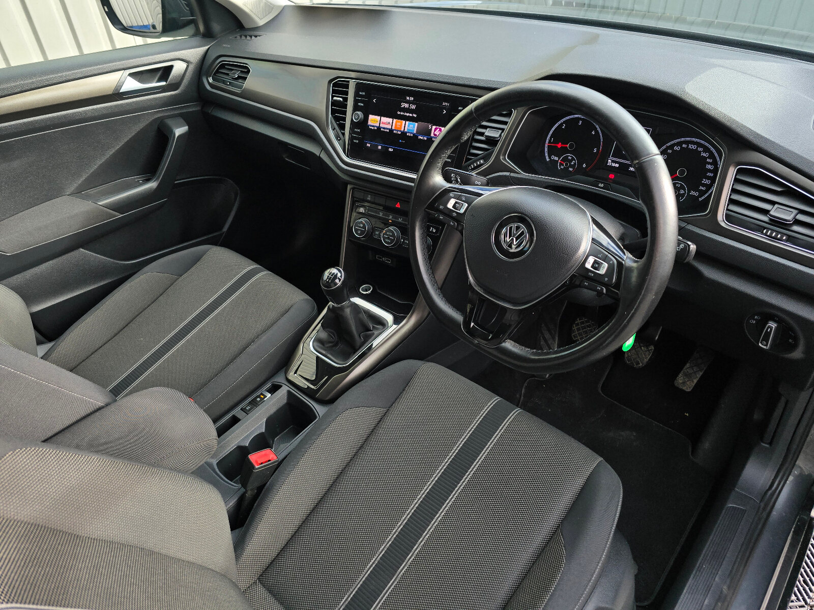 2019 Volkswagen T-Roc 1.6 TDI Design - Image 10