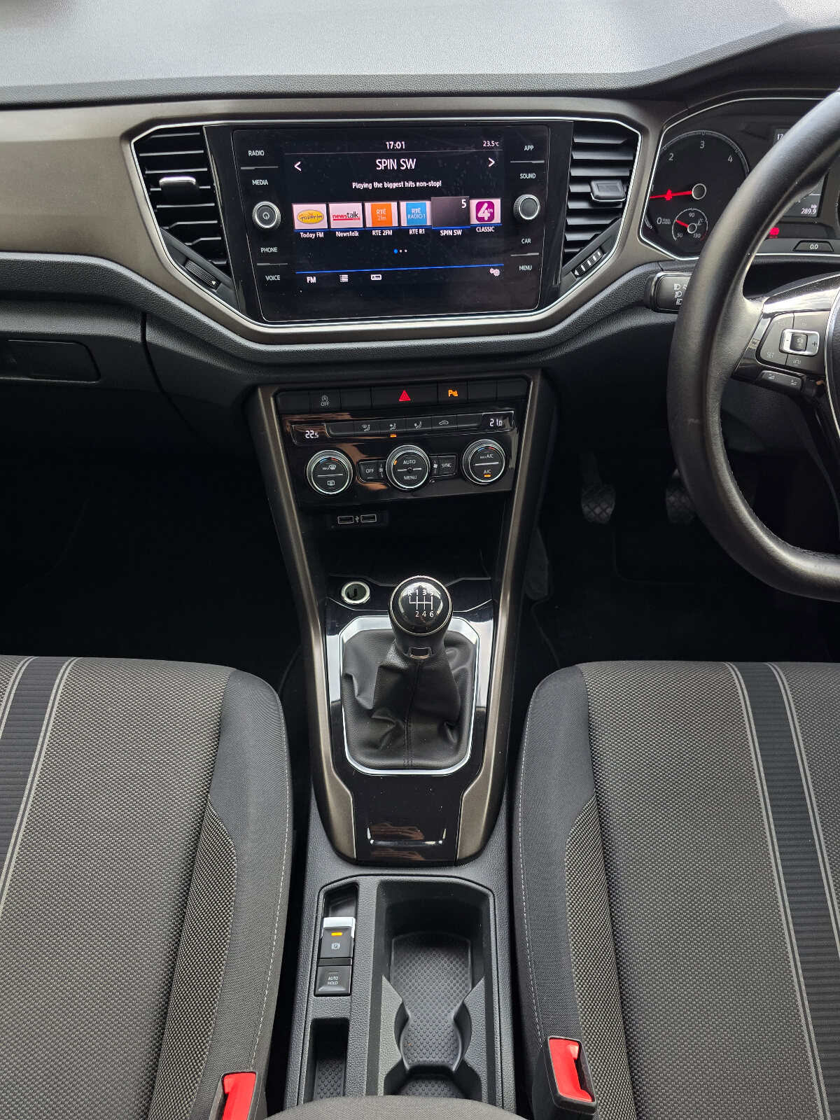 2019 Volkswagen T-Roc 1.6 TDI Design - Image 12
