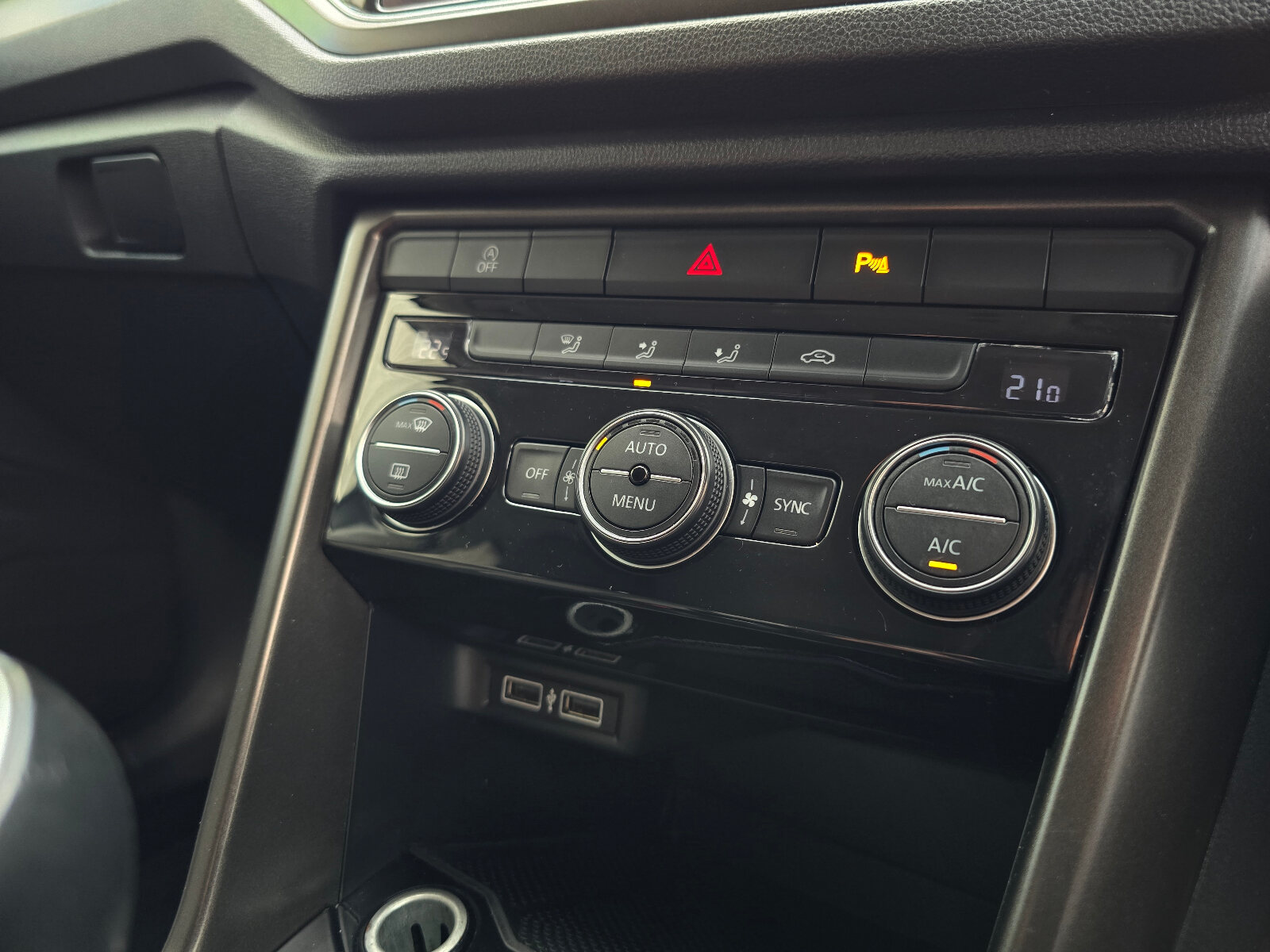 2019 Volkswagen T-Roc 1.6 TDI Design - Image 13