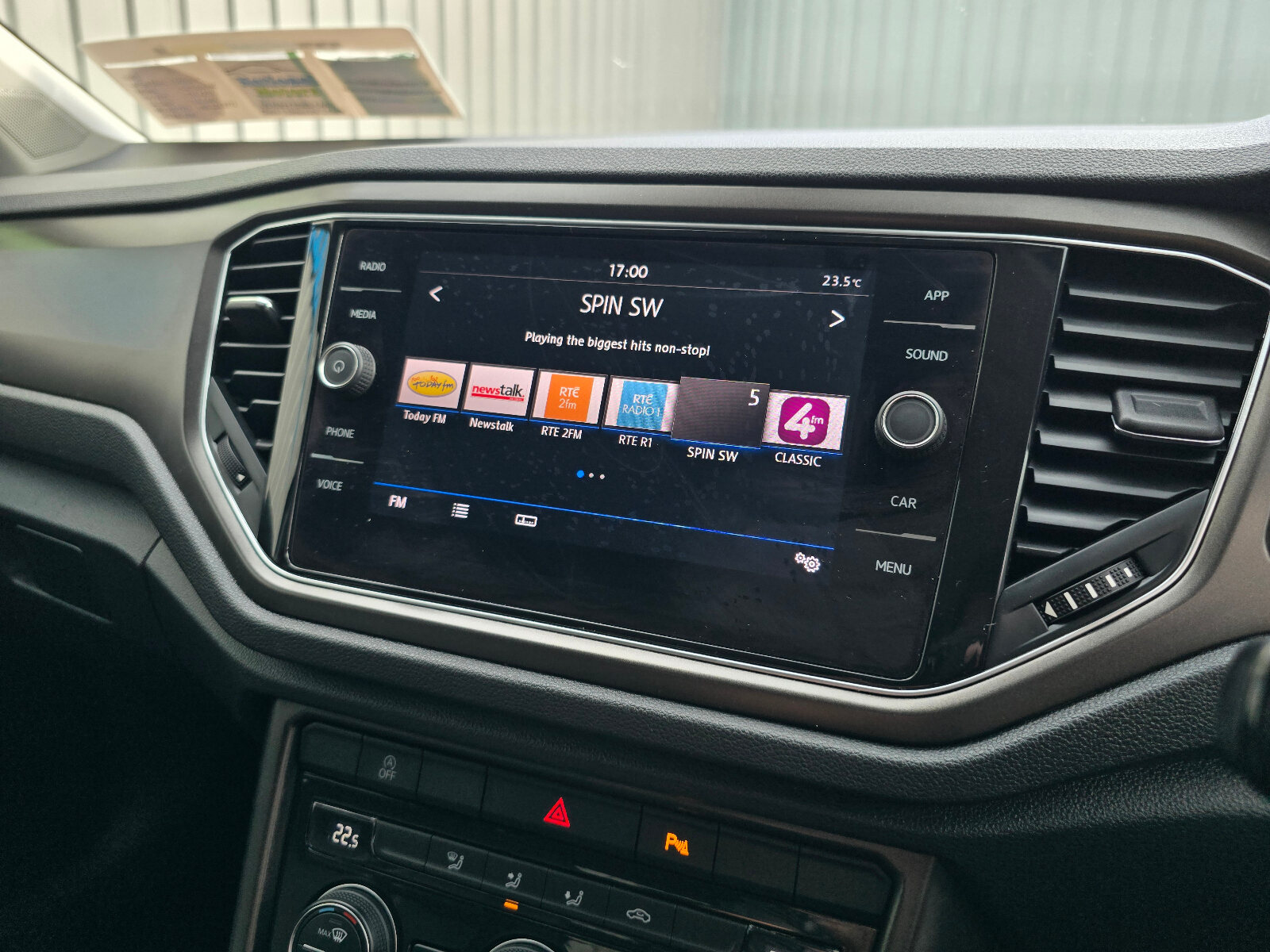 2019 Volkswagen T-Roc 1.6 TDI Design - Image 14