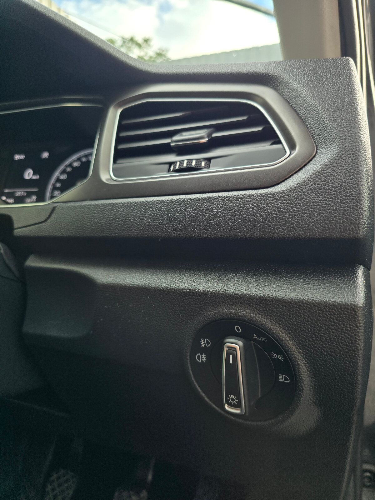 2019 Volkswagen T-Roc 1.6 TDI Design - Image 16