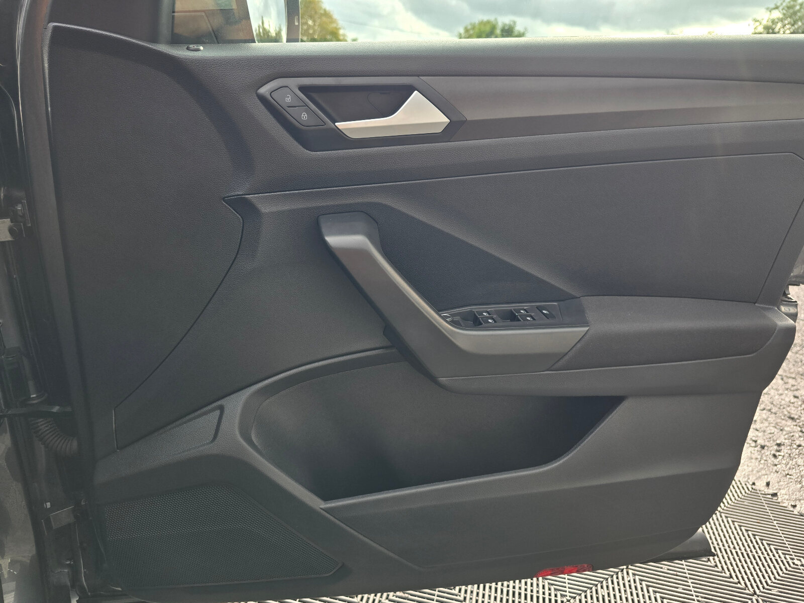 2019 Volkswagen T-Roc 1.6 TDI Design - Image 17