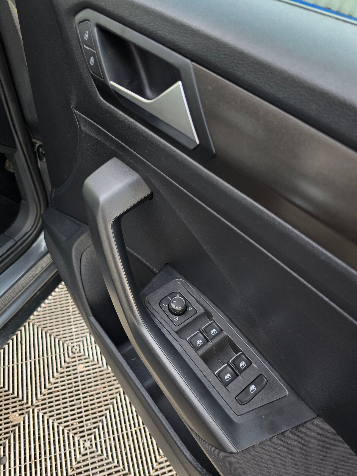 2019 Volkswagen T-Roc 1.6 TDI Design - Image 18