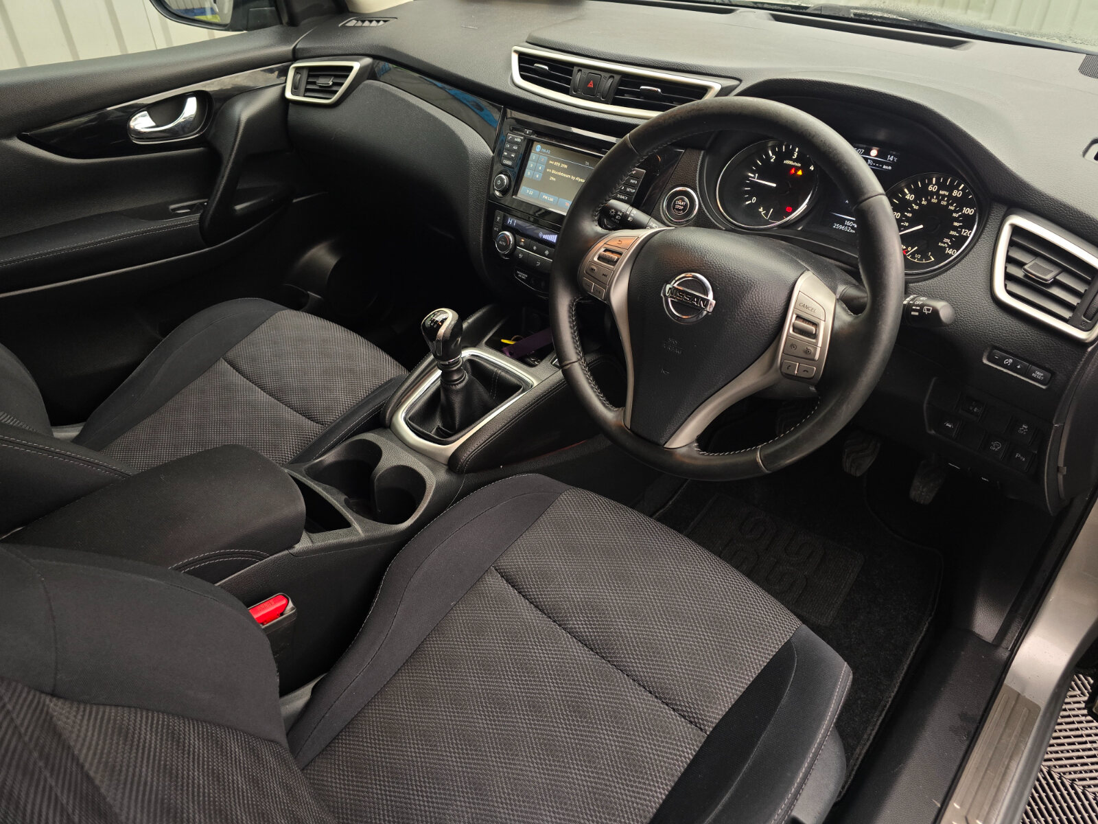 2014 Nissan Qashqai 1.5 DSL SV - Image 12