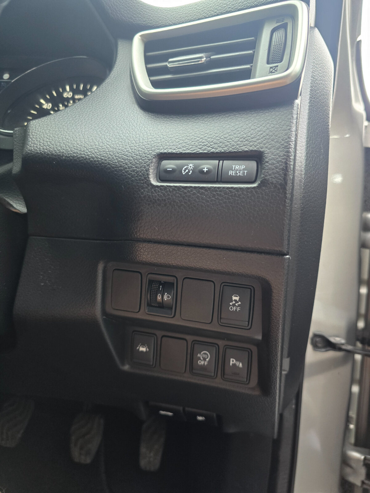 2014 Nissan Qashqai 1.5 DSL SV - Image 19