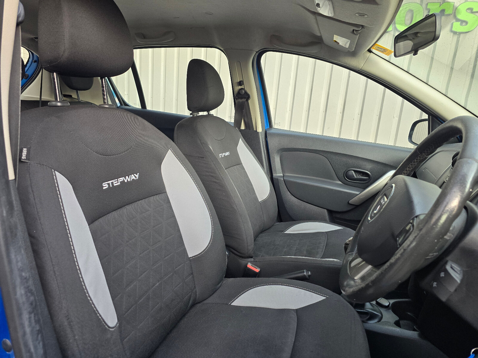 2015 Dacia Sandero Stepway 1.5 dCi SIGNATURE - Image 11