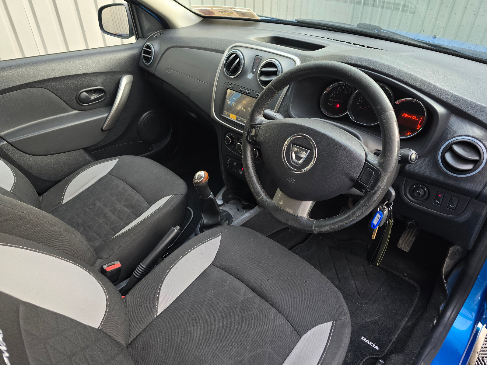 2015 Dacia Sandero Stepway 1.5 dCi SIGNATURE - Image 12