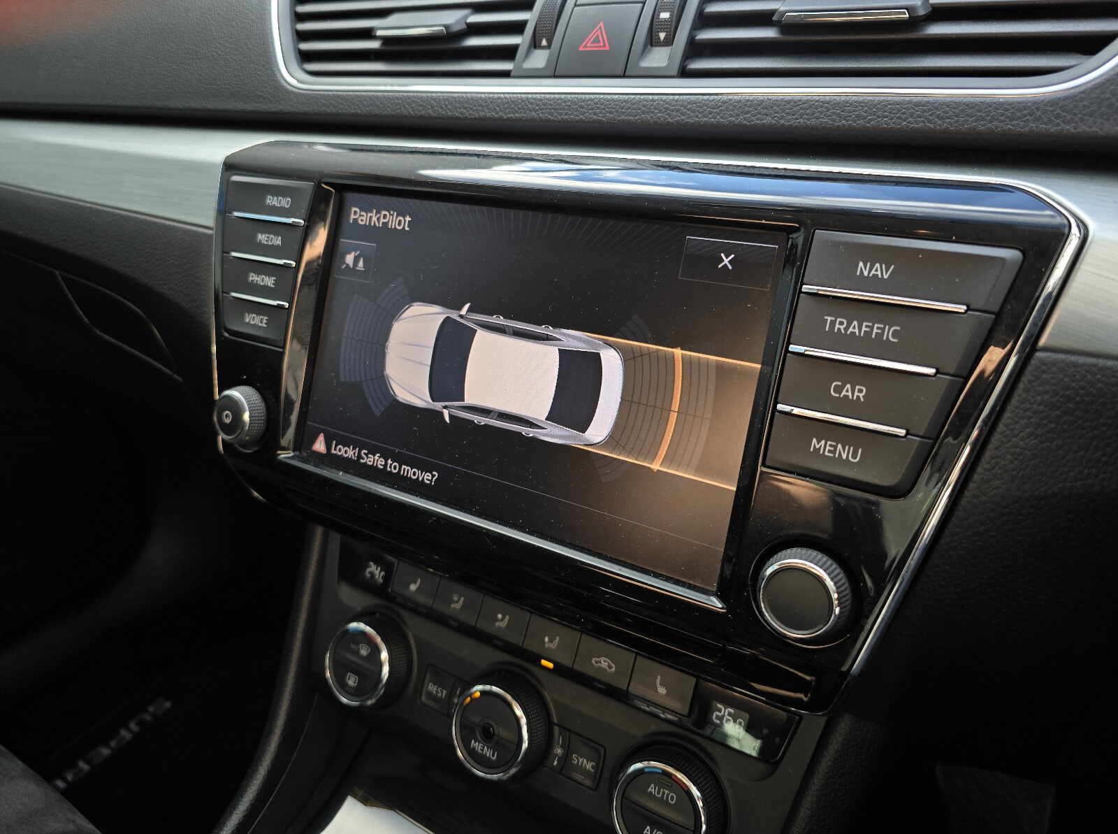 2016 Skoda Superb 2.0 TDI Sportline - Image 18
