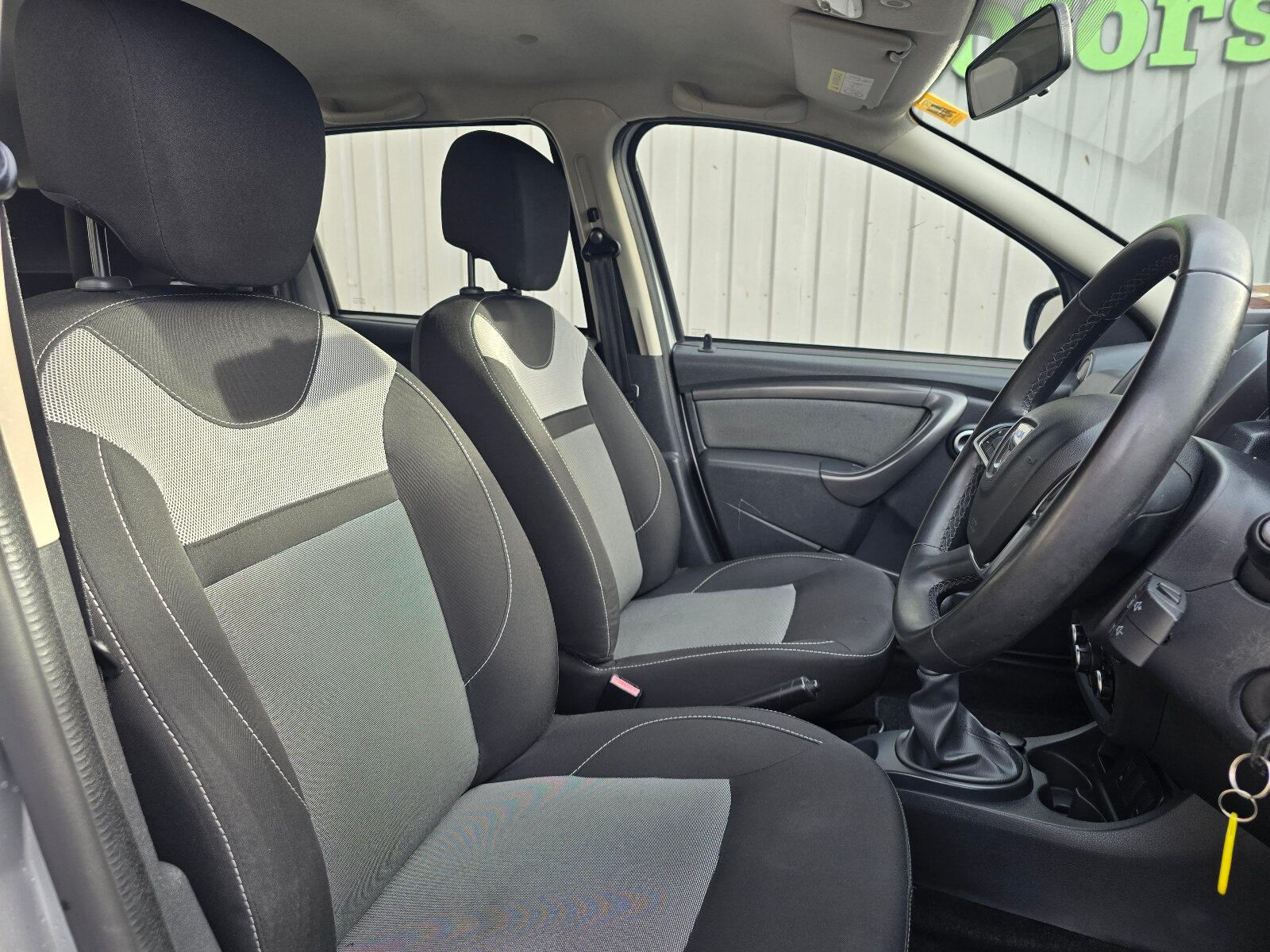 2017 Dacia Duster 1.5 dCi SIGNATURE - Image 12