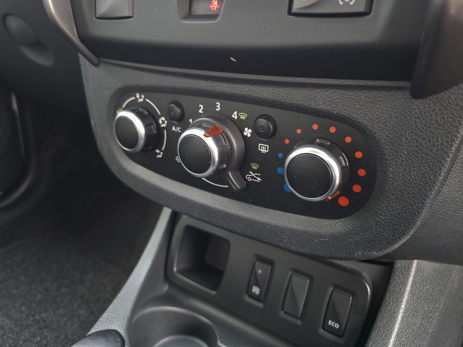 2017 Dacia Duster 1.5 dCi SIGNATURE - Image 14