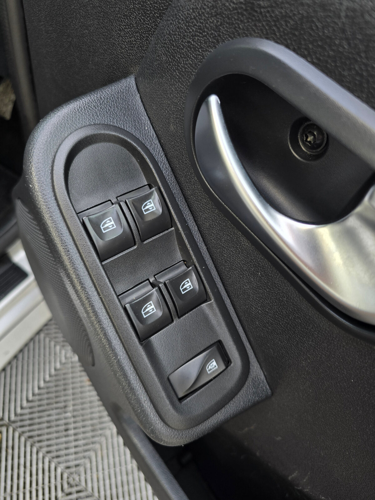 2017 Dacia Duster 1.5 dCi SIGNATURE - Image 18