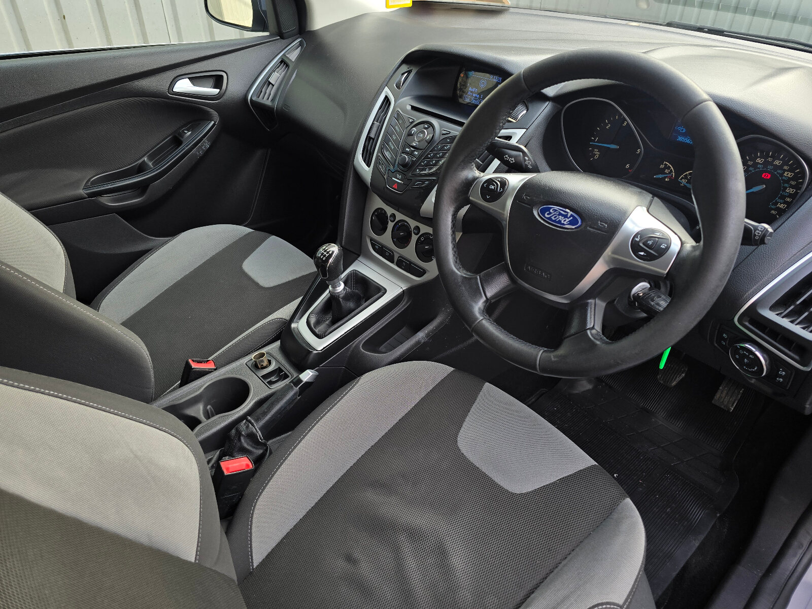 2012 Ford Focus 1.6 TDCI Zetec - Image 11
