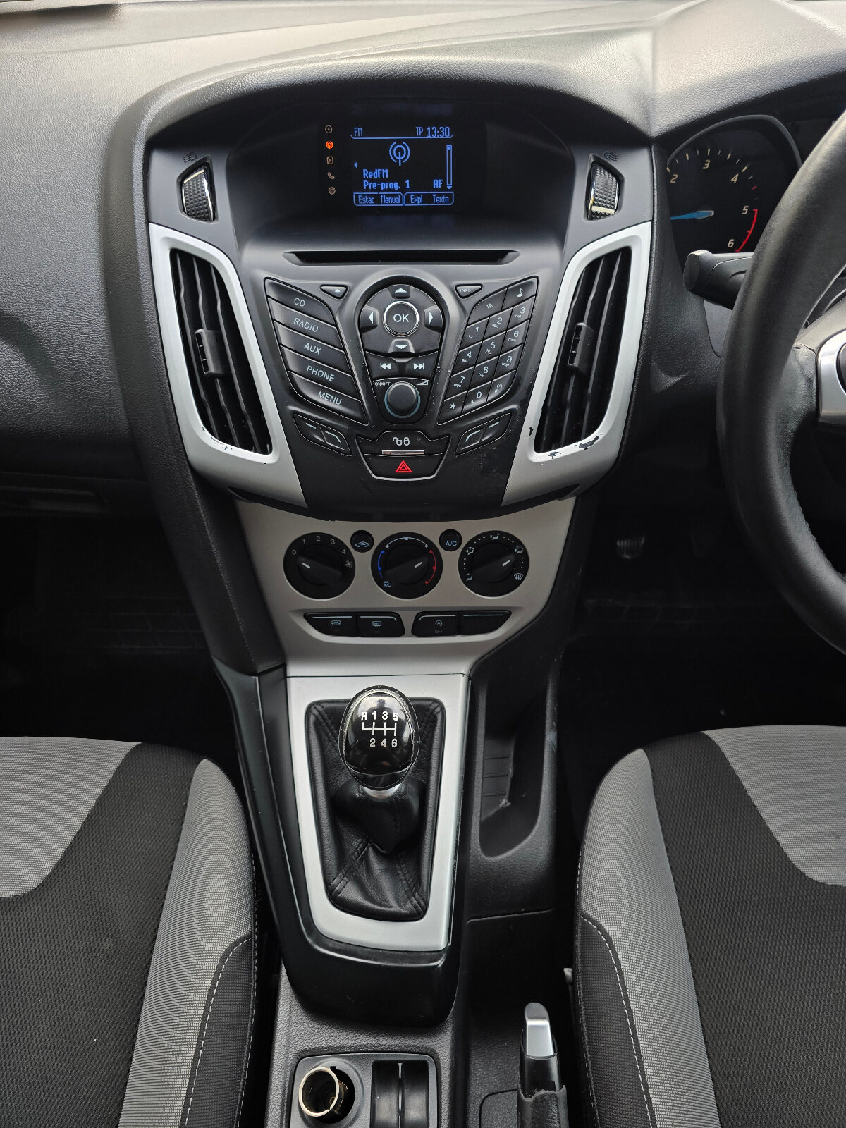 2012 Ford Focus 1.6 TDCI Zetec - Image 13