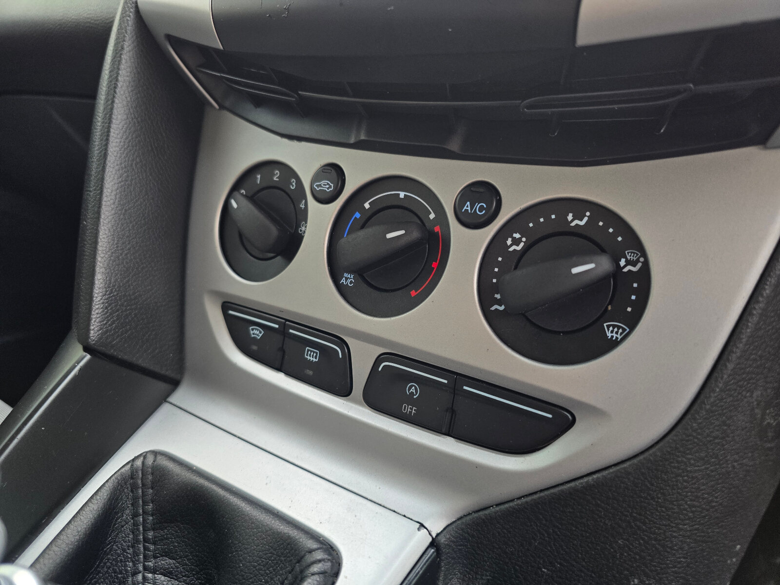 2012 Ford Focus 1.6 TDCI Zetec - Image 14