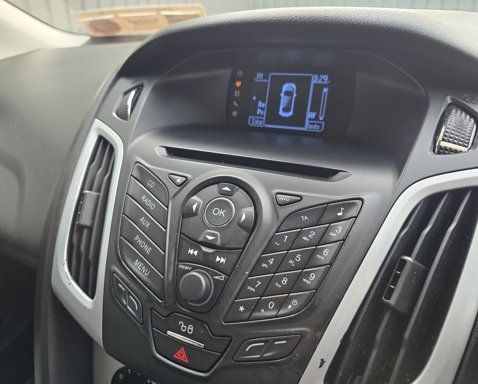 2012 Ford Focus 1.6 TDCI Zetec - Image 15
