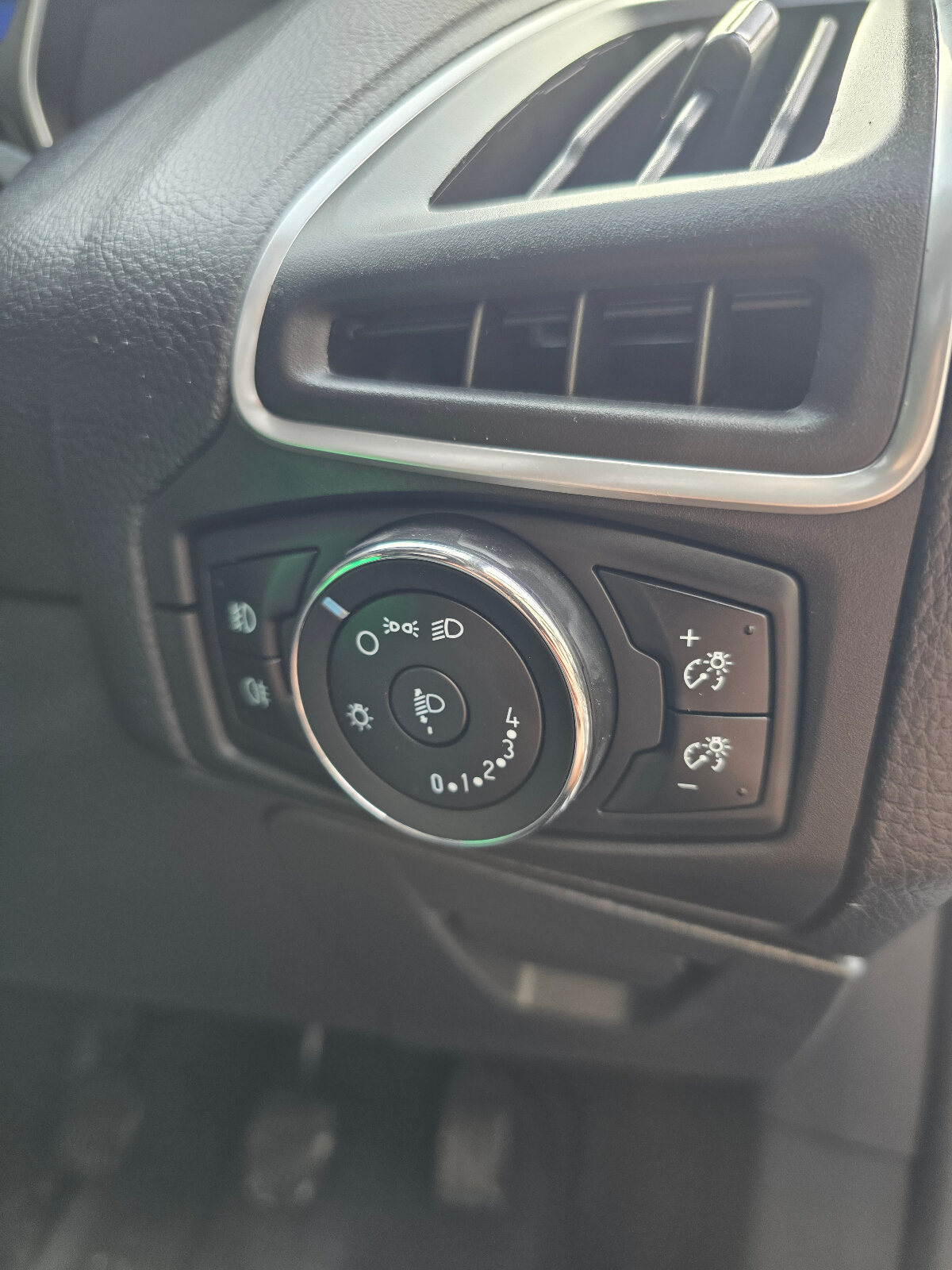 2012 Ford Focus 1.6 TDCI Zetec - Image 17