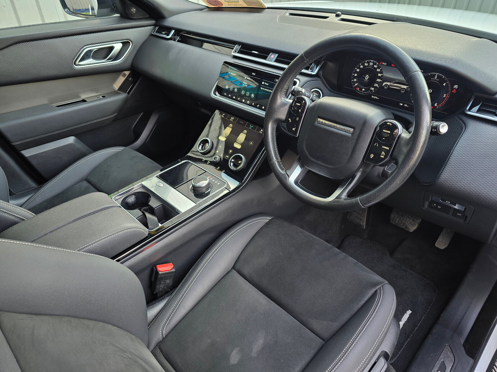 2019 Range Rover Velar 2.0D TD4 180 Standard - Image 12