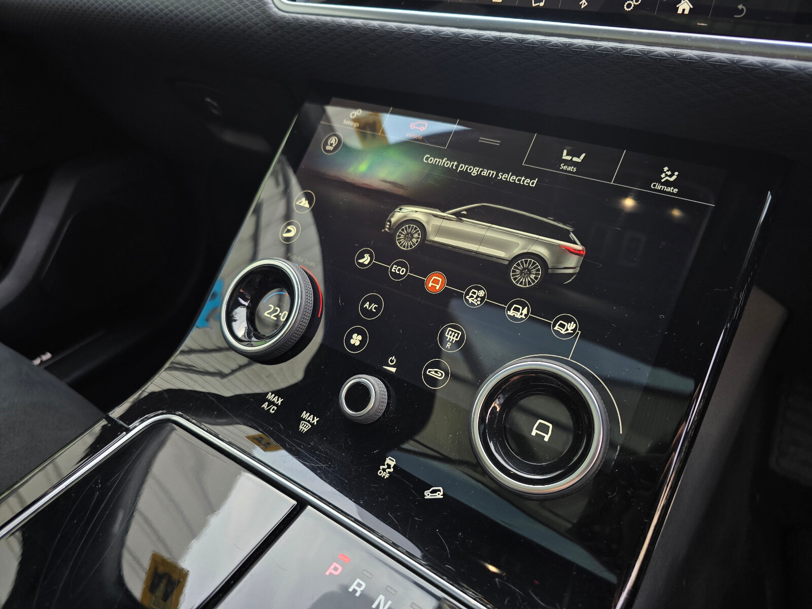 2019 Range Rover Velar 2.0D TD4 180 Standard - Image 17
