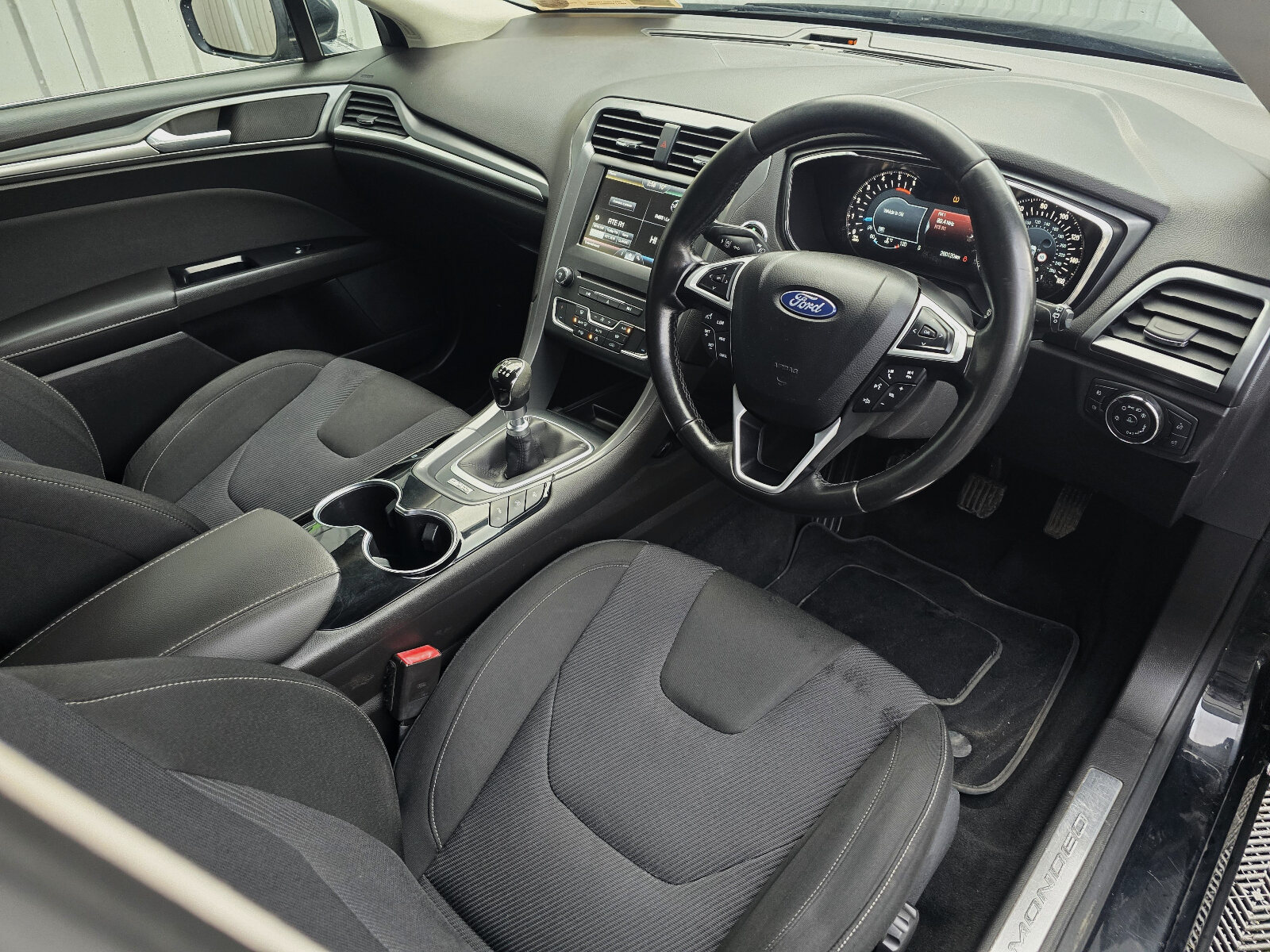 2015 Ford Mondeo 2.0TDCi Titanium - Image 11