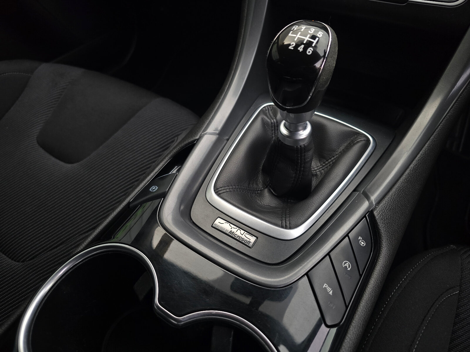 2015 Ford Mondeo 2.0TDCi Titanium - Image 15