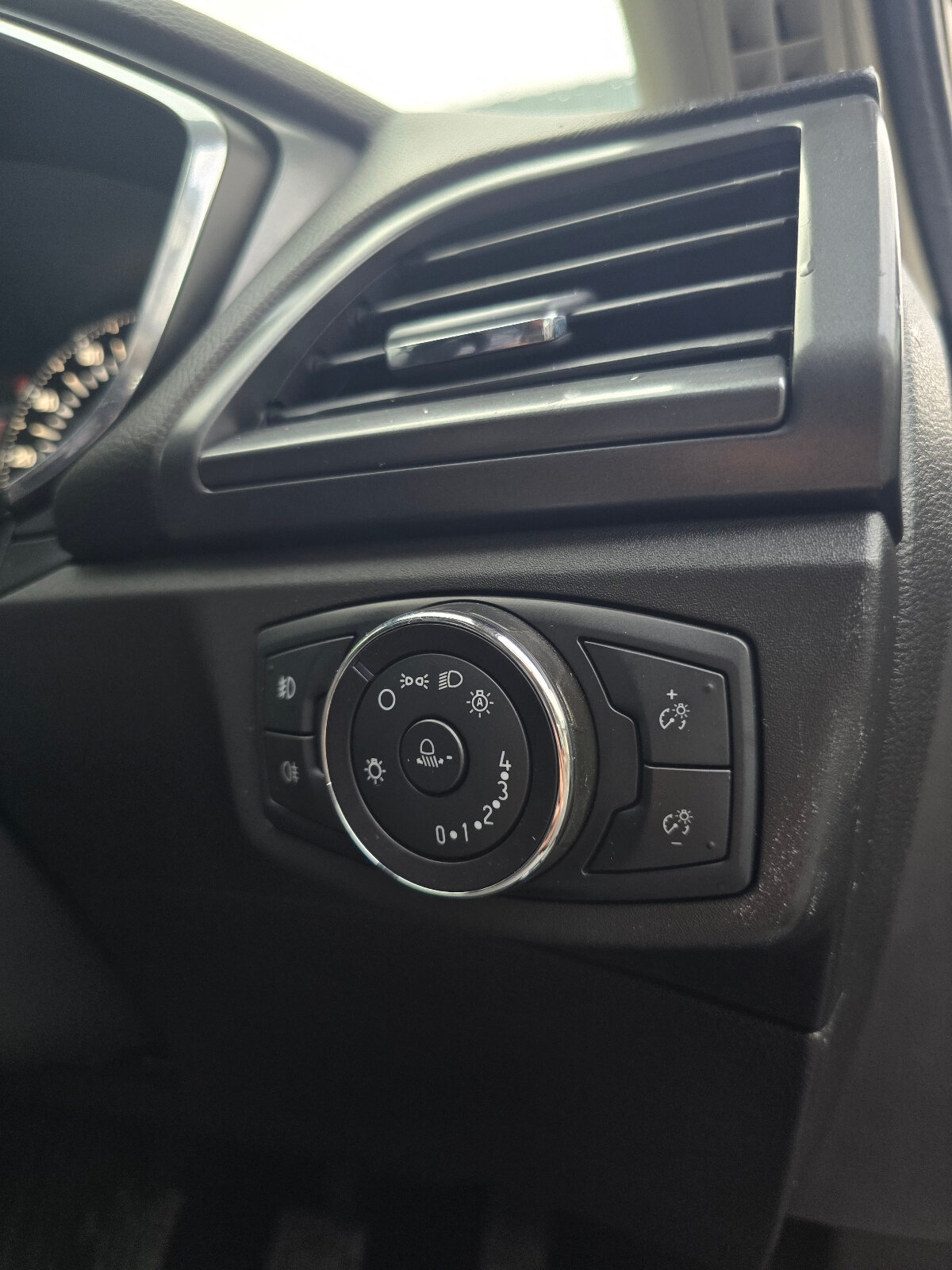 2015 Ford Mondeo 2.0TDCi Titanium - Image 19
