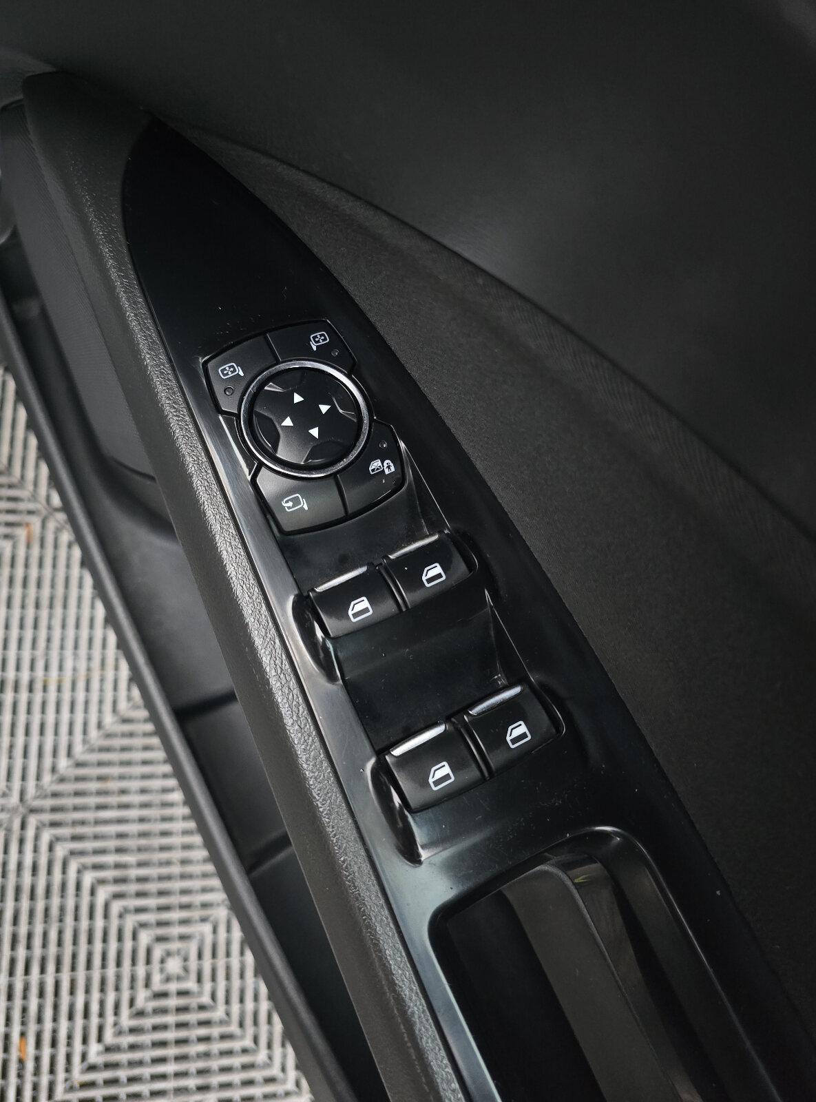 2015 Ford Mondeo 2.0TDCi Titanium - Image 20