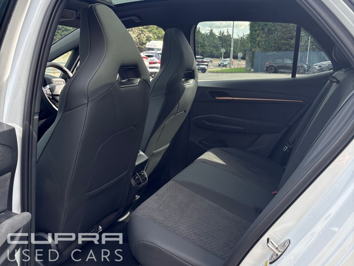 Cupra Born **NOW AVAILABLE** NEW MODEL BORN URBAN 58KWH V2 ** PAN SUNROOF - DYNAMIC DESIGN PACK -  19" STORM ALLOYS Black & Copper**