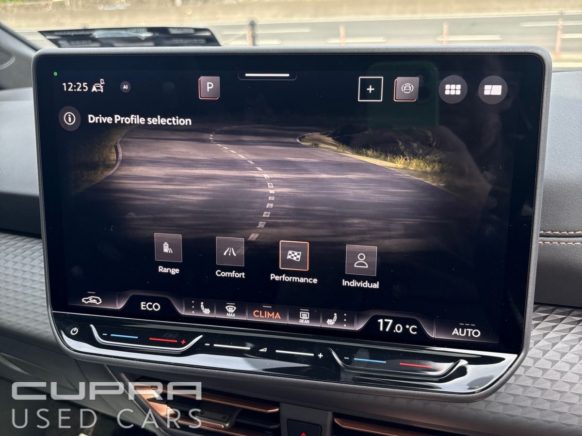 Cupra Born **NOW AVAILABLE** NEW MODEL BORN URBAN 58KWH V2 ** PAN SUNROOF - DYNAMIC DESIGN PACK -  19" STORM ALLOYS Black & Copper**