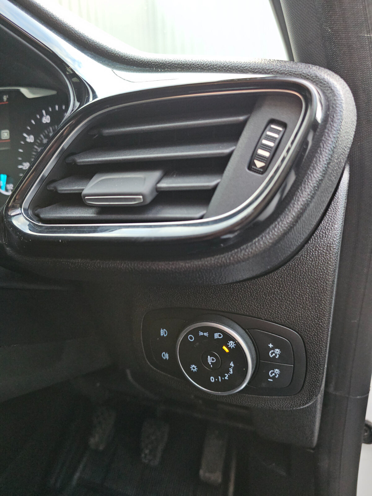 2018 Ford Fiesta TITANIUM 1.0 Petrol - Image 18