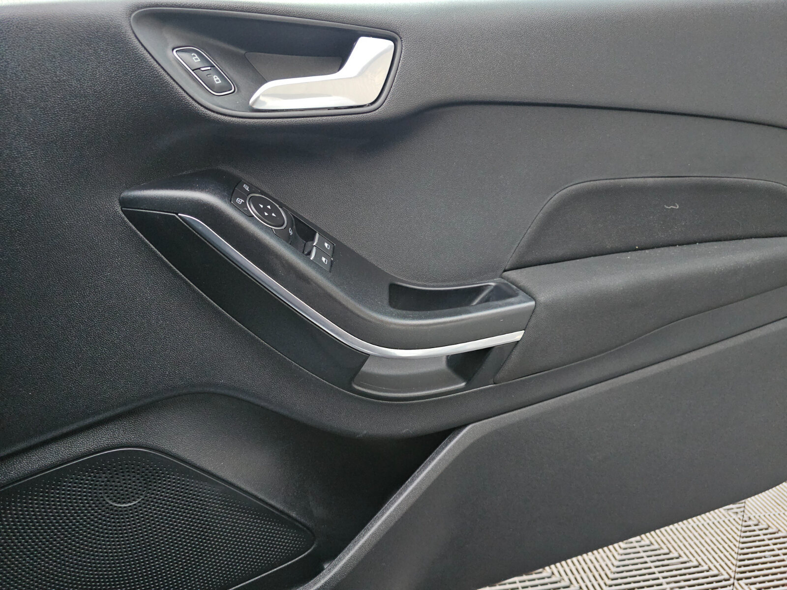 2018 Ford Fiesta TITANIUM 1.0 Petrol - Image 19