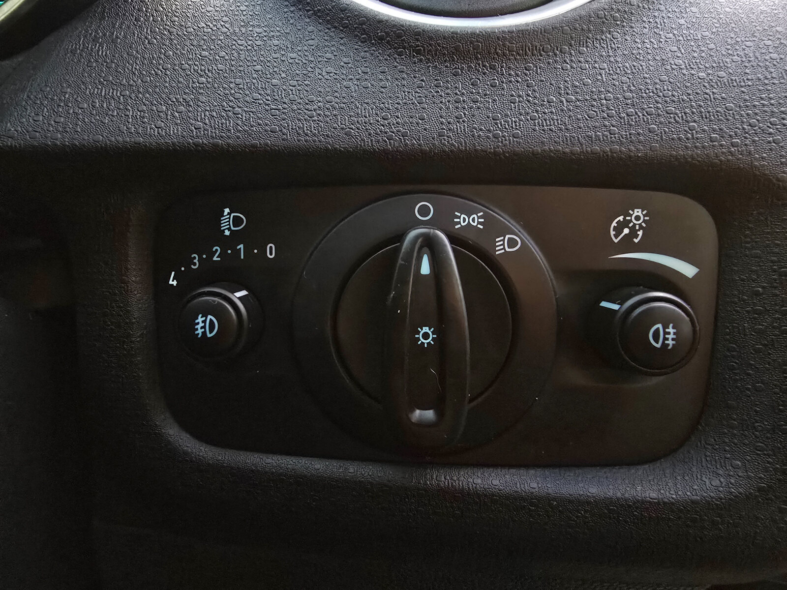 2014 Ford Fiesta 1.0 Petrol ZETEC - Image 18