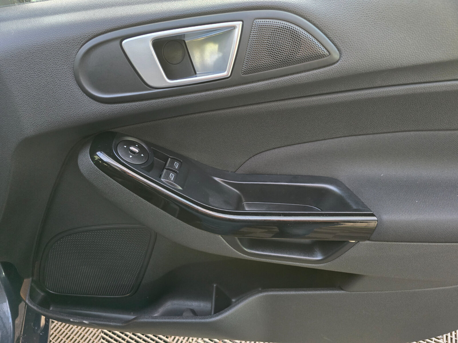 2014 Ford Fiesta 1.0 Petrol ZETEC - Image 19