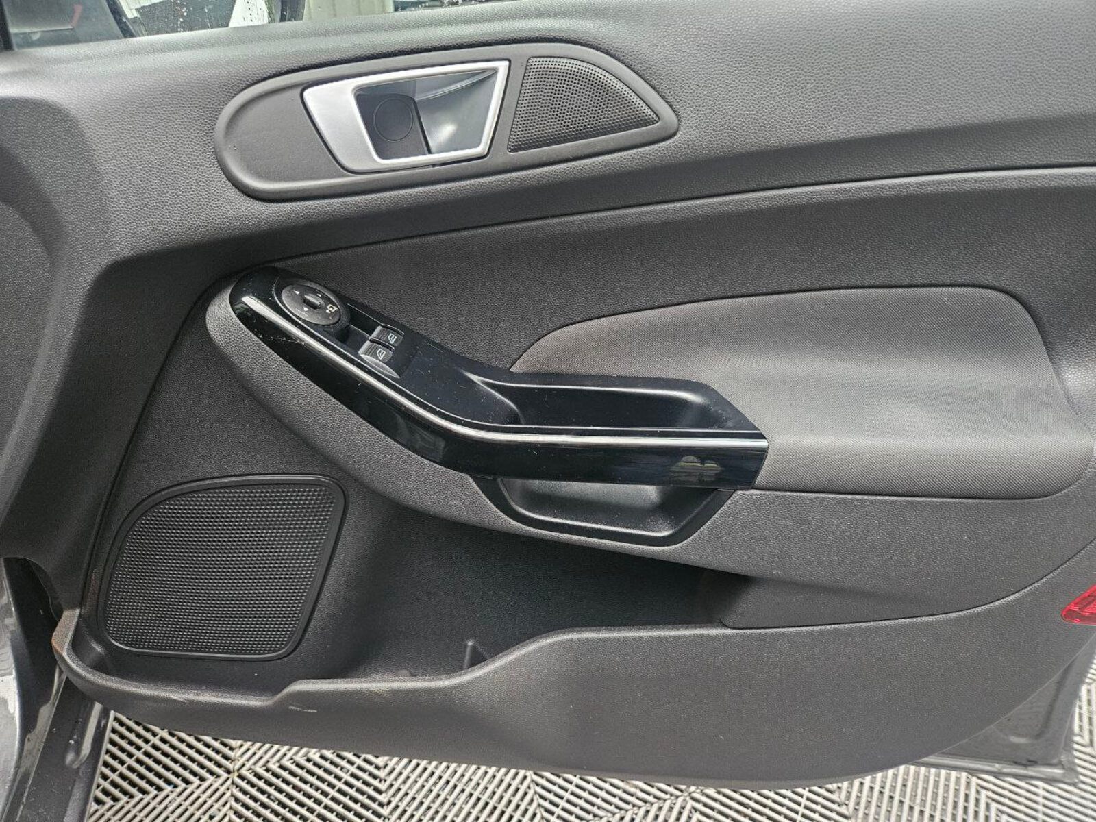 2016 Ford Fiesta TITANIUM 1.0 Petrol - Image 19