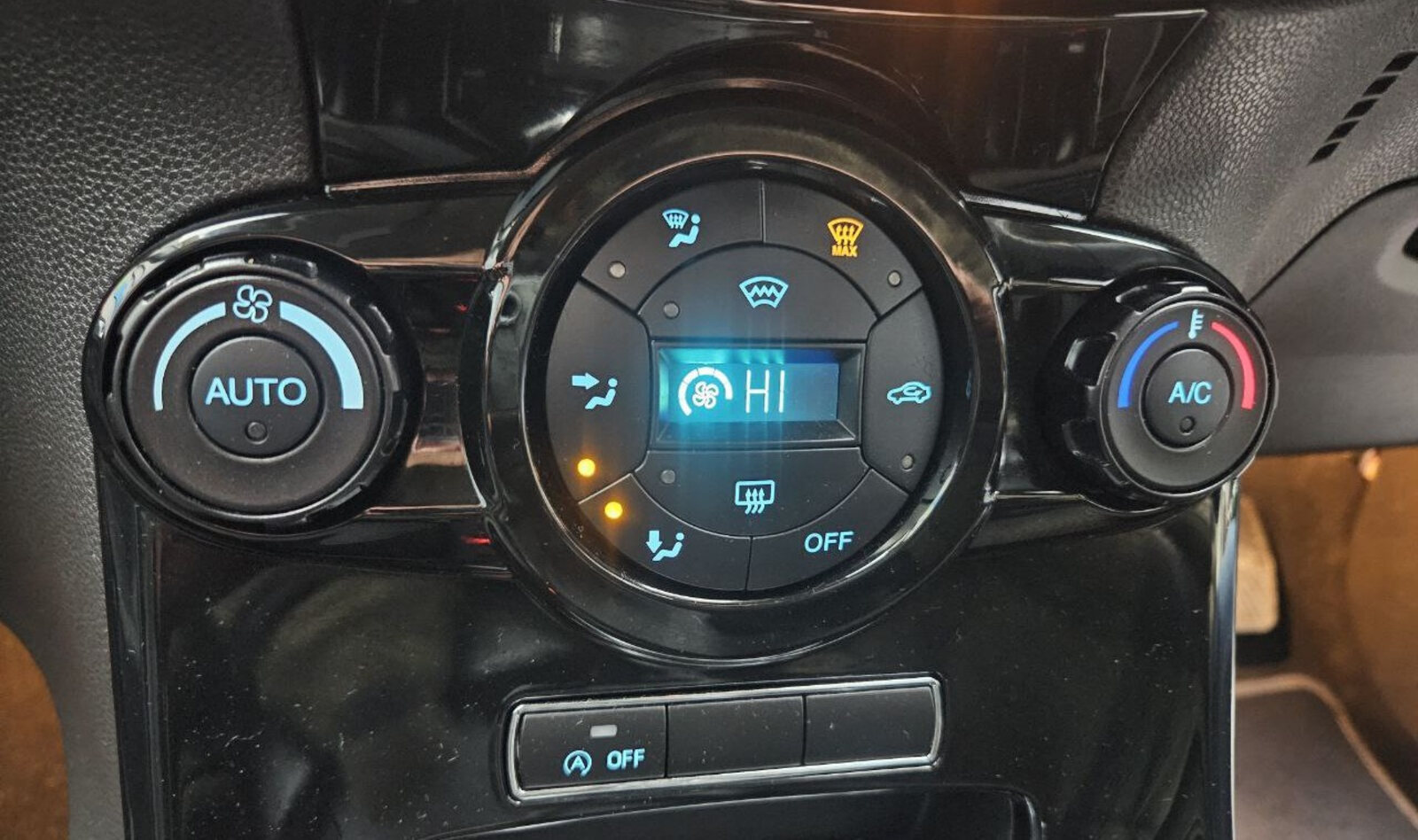 2016 Ford Fiesta TITANIUM 1.0 Petrol - Image 14