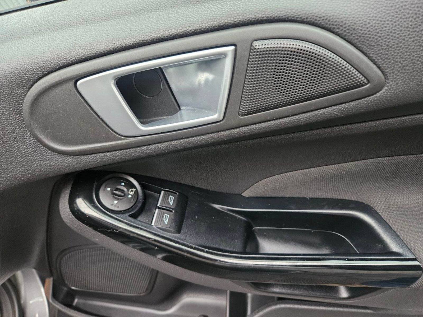 2016 Ford Fiesta TITANIUM 1.0 Petrol - Image 18