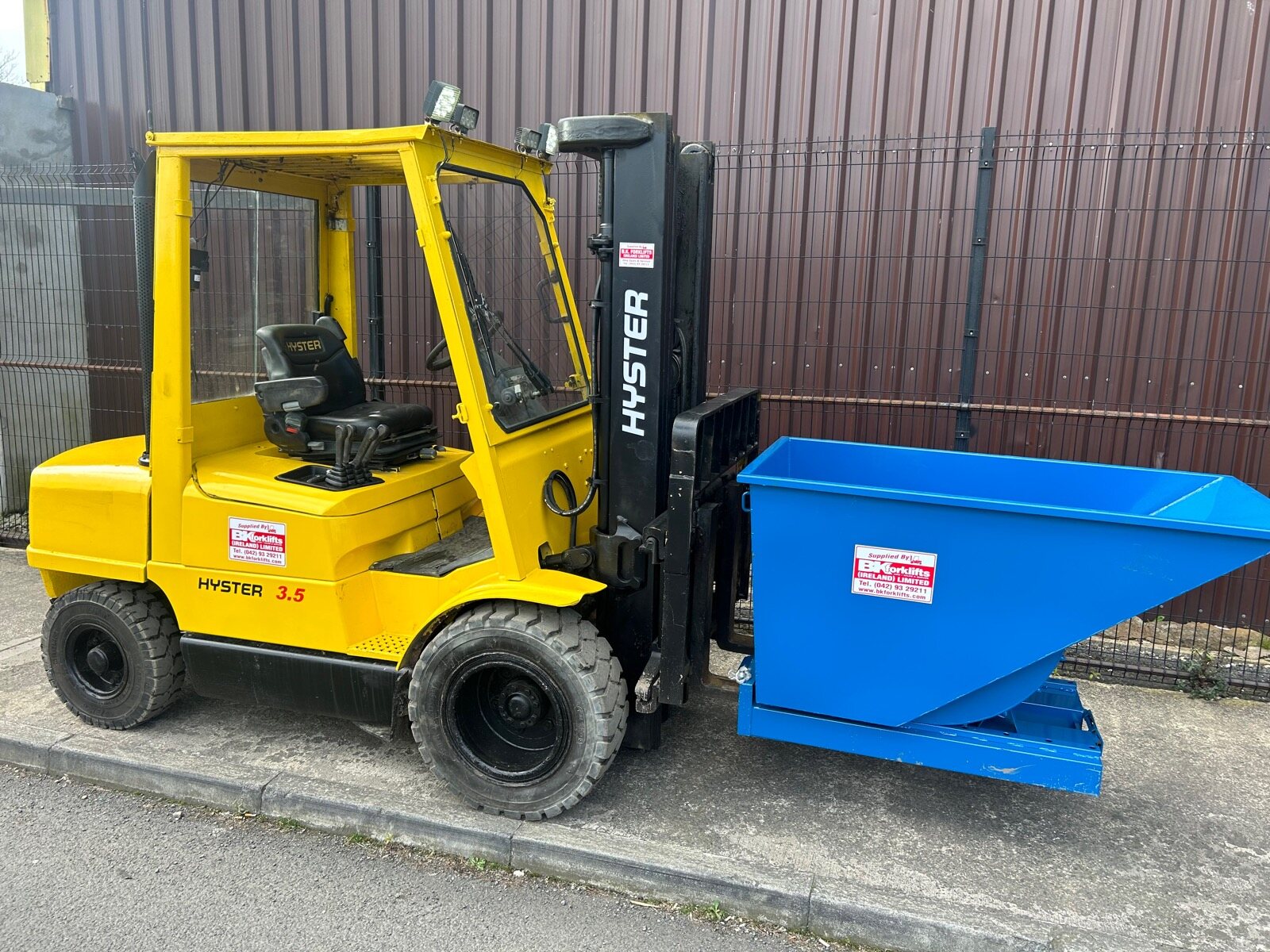 Forklift Tipping skips