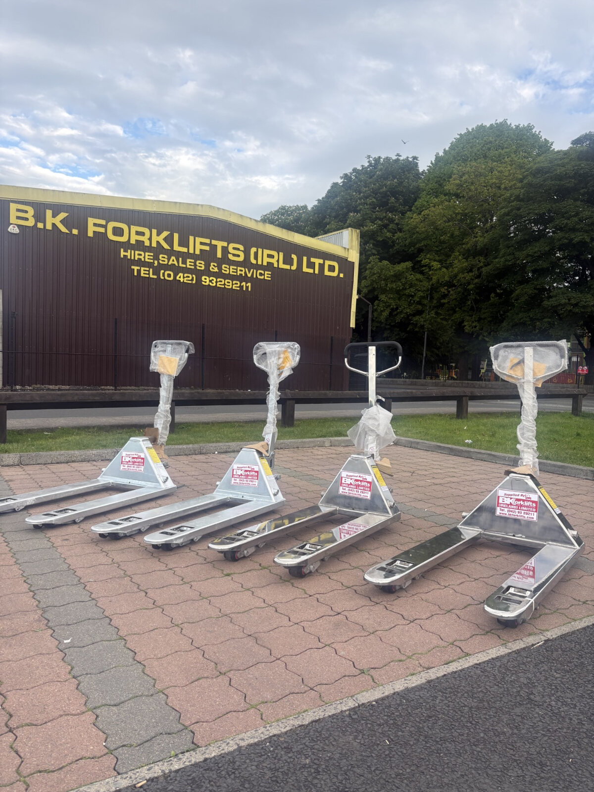 New Stainless and Galvanised Pallet Trucks
