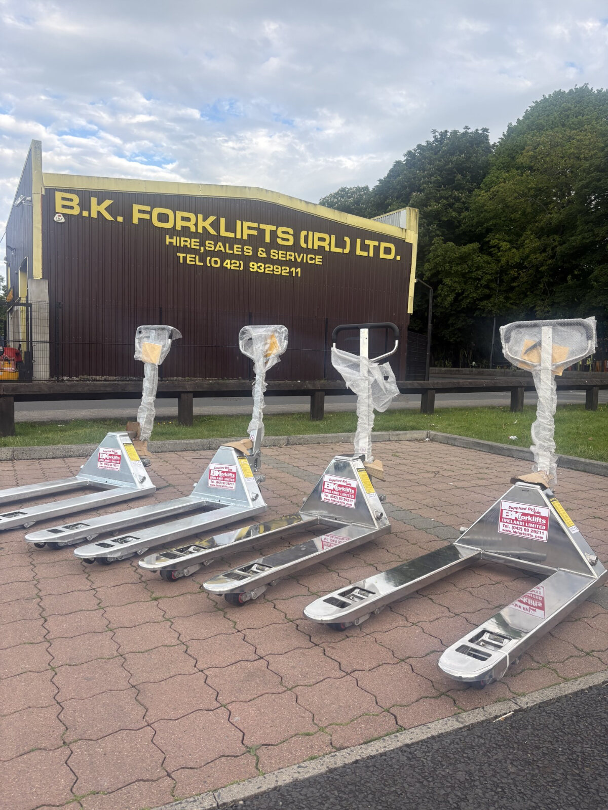 New Stainless and Galvanised Pallet Trucks