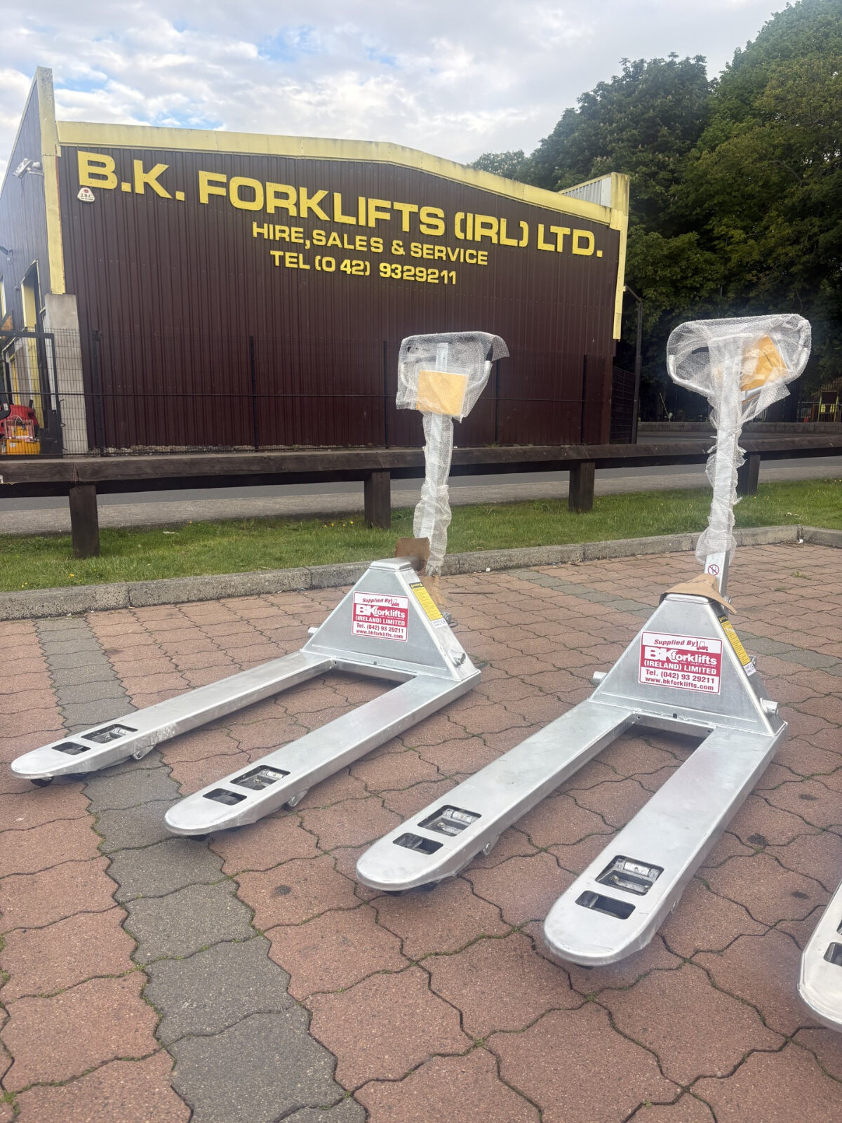 New Stainless and Galvanised Pallet Trucks